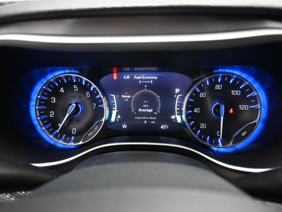 New 2025 Chrysler Pacifica Select Safety - BraunAbility Side Entry Entry In Floor Automatic Ramp