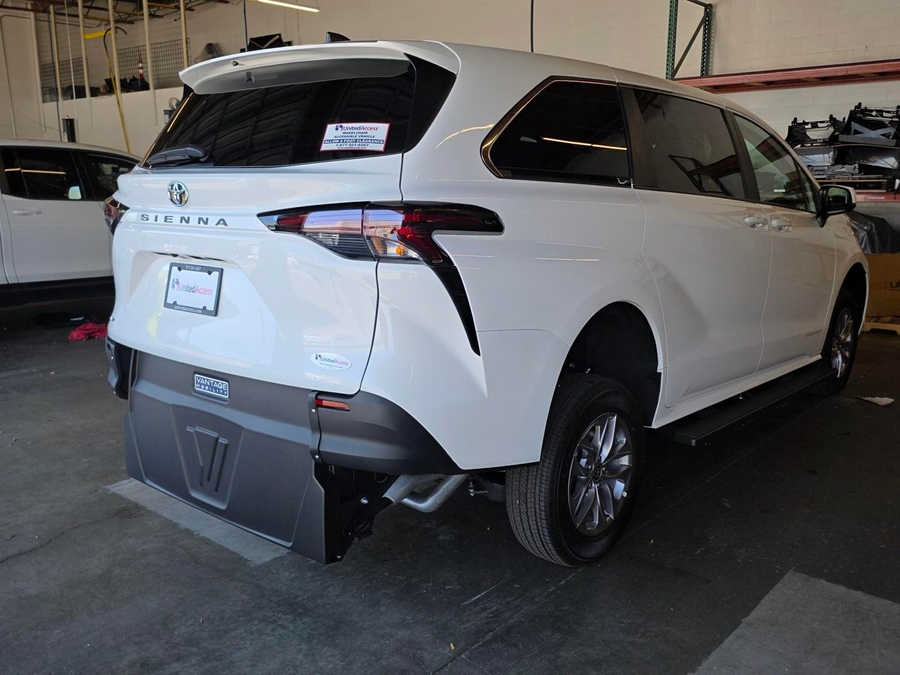 New 2026 Toyota Sienna Hybrid LE - Vantage Mobility Commercial Rear Entry Entry Fold Out Manual Ramp