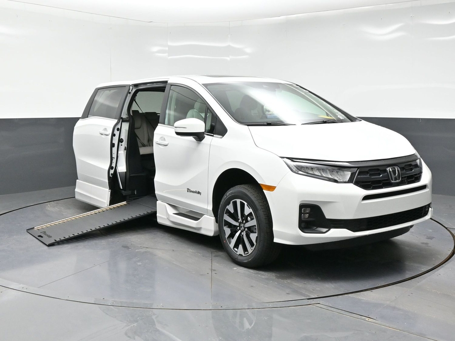 White Honda Odyssey with Side Entry Automatic In Floor ramp