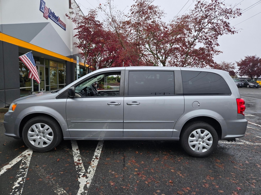 Used 2017 Dodge Grand Caravan SE - International Mobility Rear Entry Entry Fold Out Manual Ramp