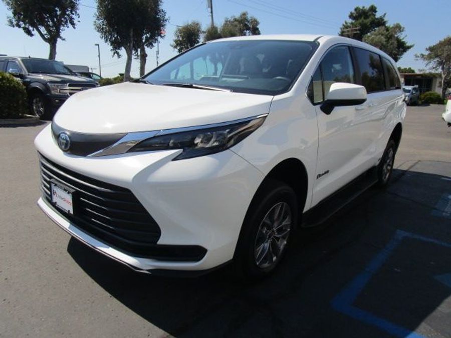 New 2025 Toyota Sienna Hybrid LE - BraunAbility Commercial Rear Entry Entry Fold Out Manual Ramp