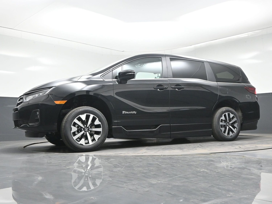 Black Honda Odyssey image number 17