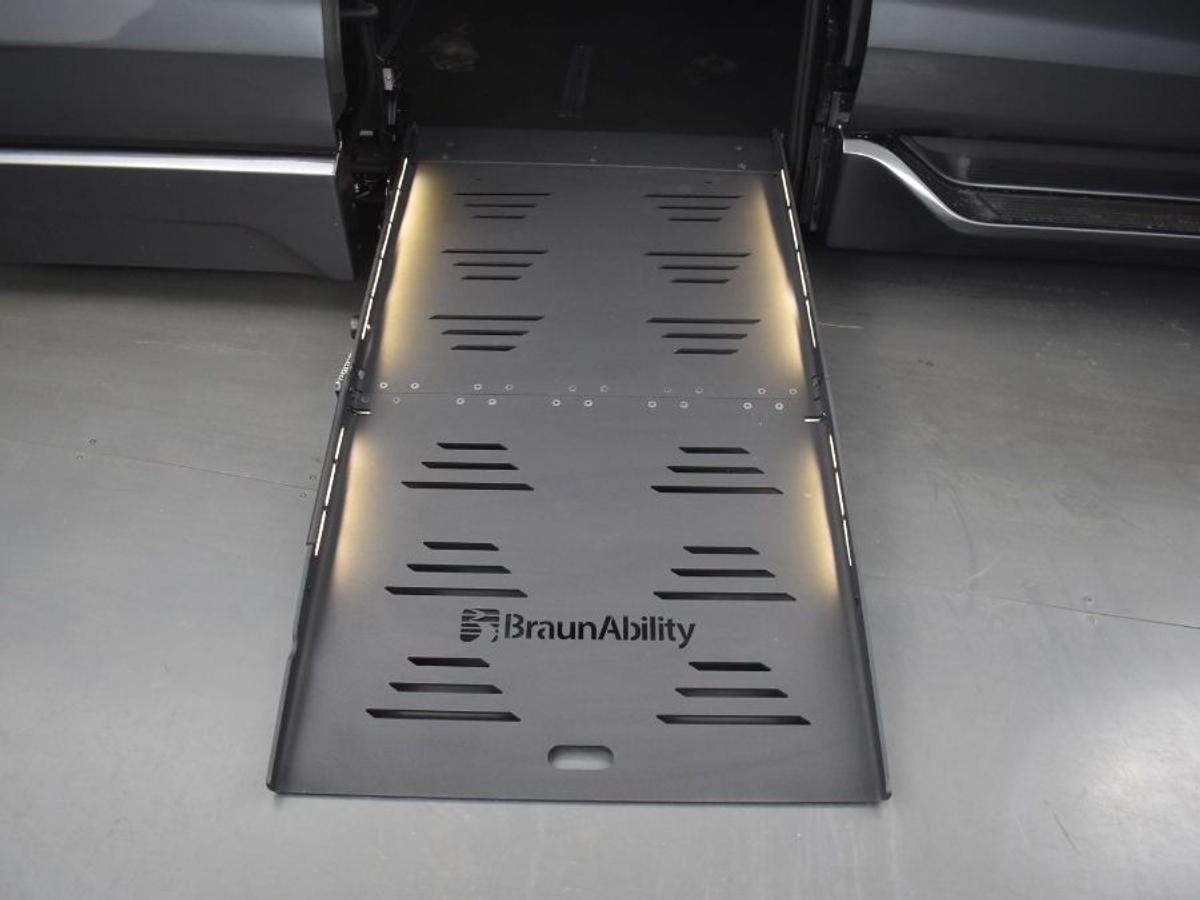 2025 TOYOTA SIENNA - Image 11