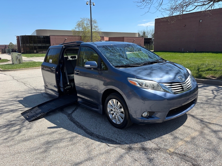 Used 2016 Toyota Sienna Limited - BraunAbility Side Entry Entry Fold Out Automatic Ramp