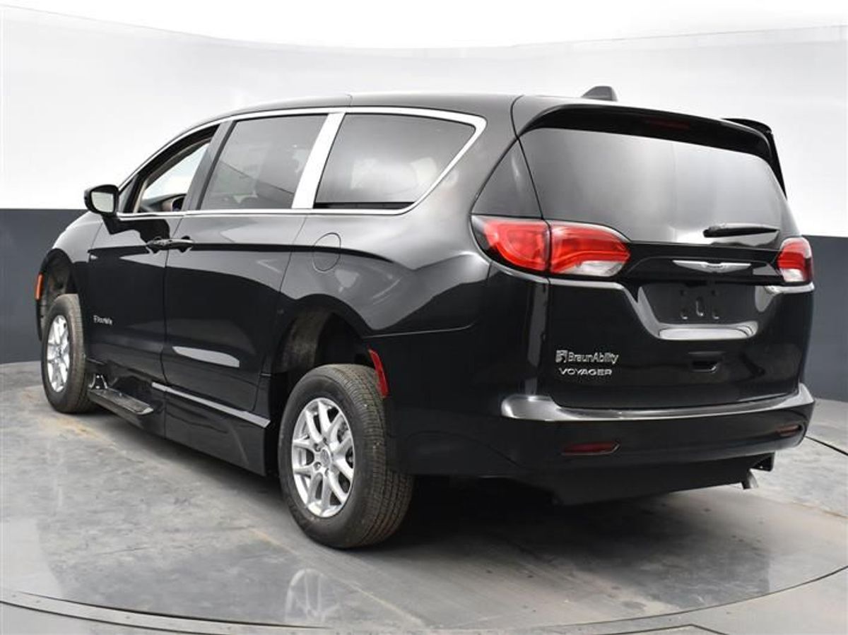 2023 CHRYSLER VOYAGER - Image 11