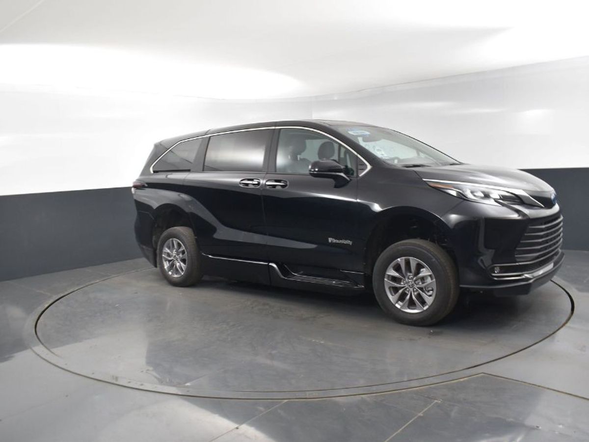 2025 TOYOTA SIENNA - Image 17