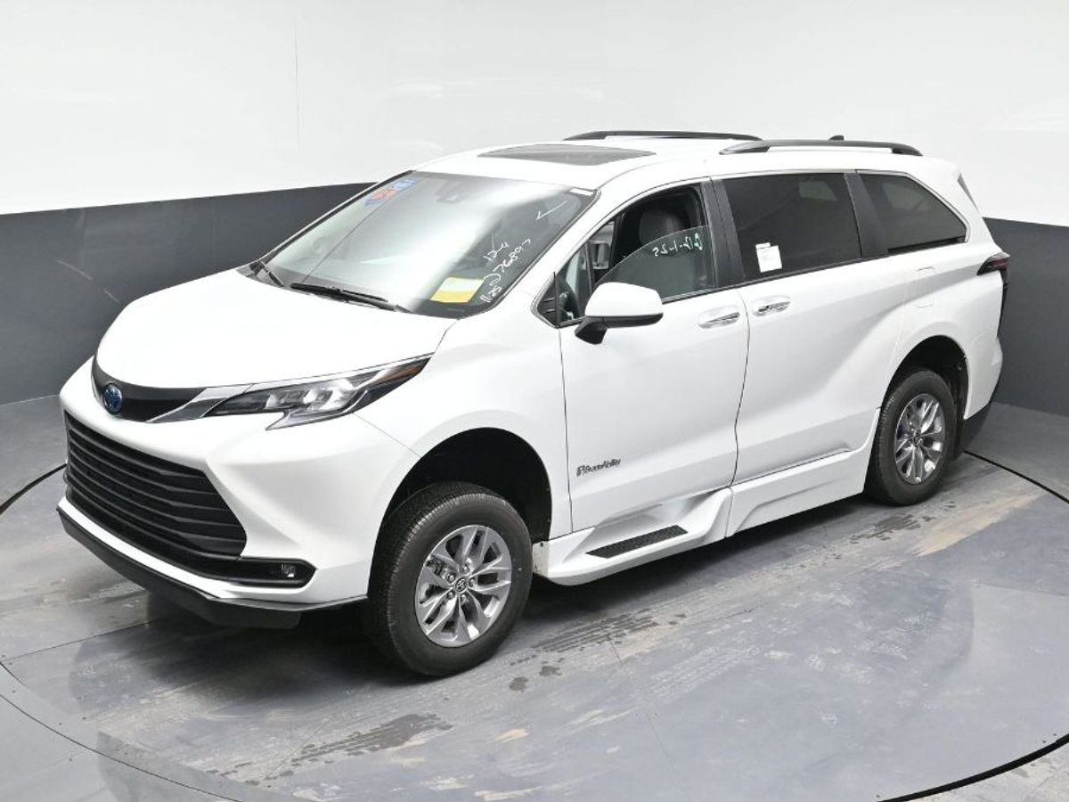 2025 TOYOTA SIENNA - Image 23