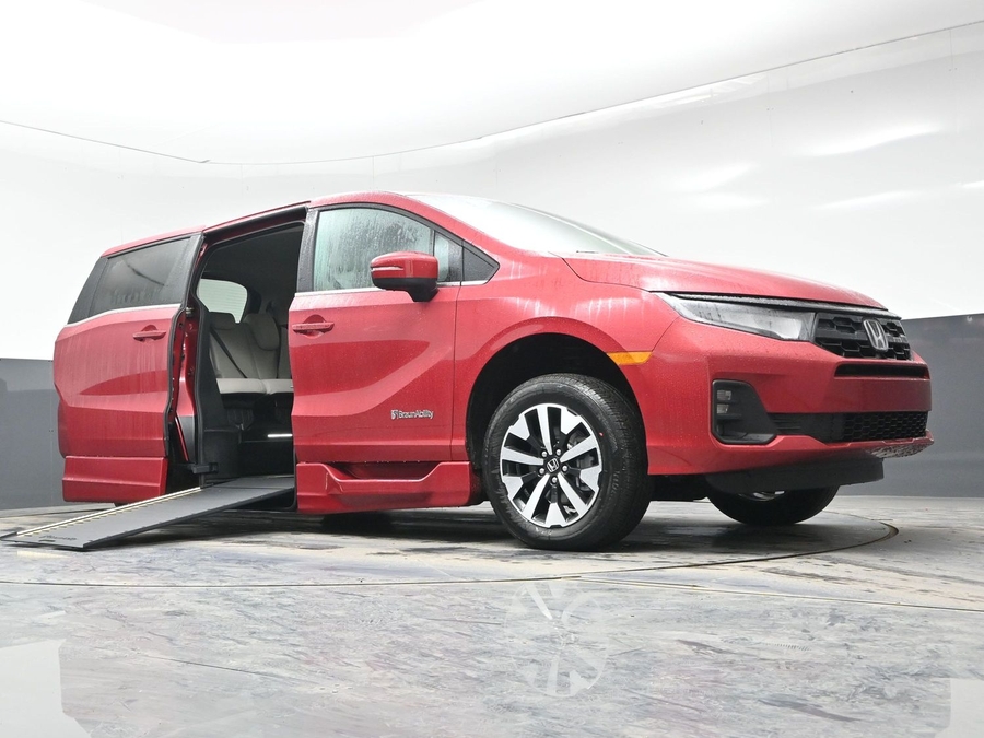 Red Honda Odyssey image number 15