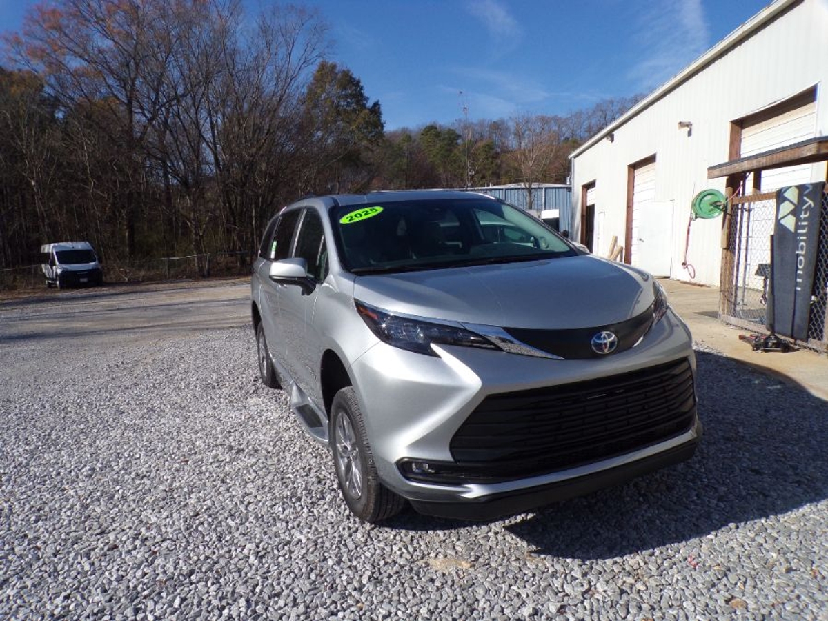 2025 TOYOTA SIENNA - Image 3