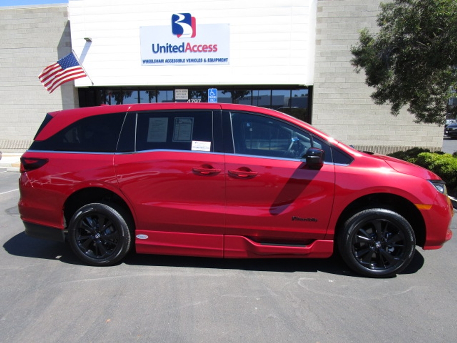 New 2026 Honda Odyssey Sport - BraunAbility Side Entry In Floor Automatic Ramp