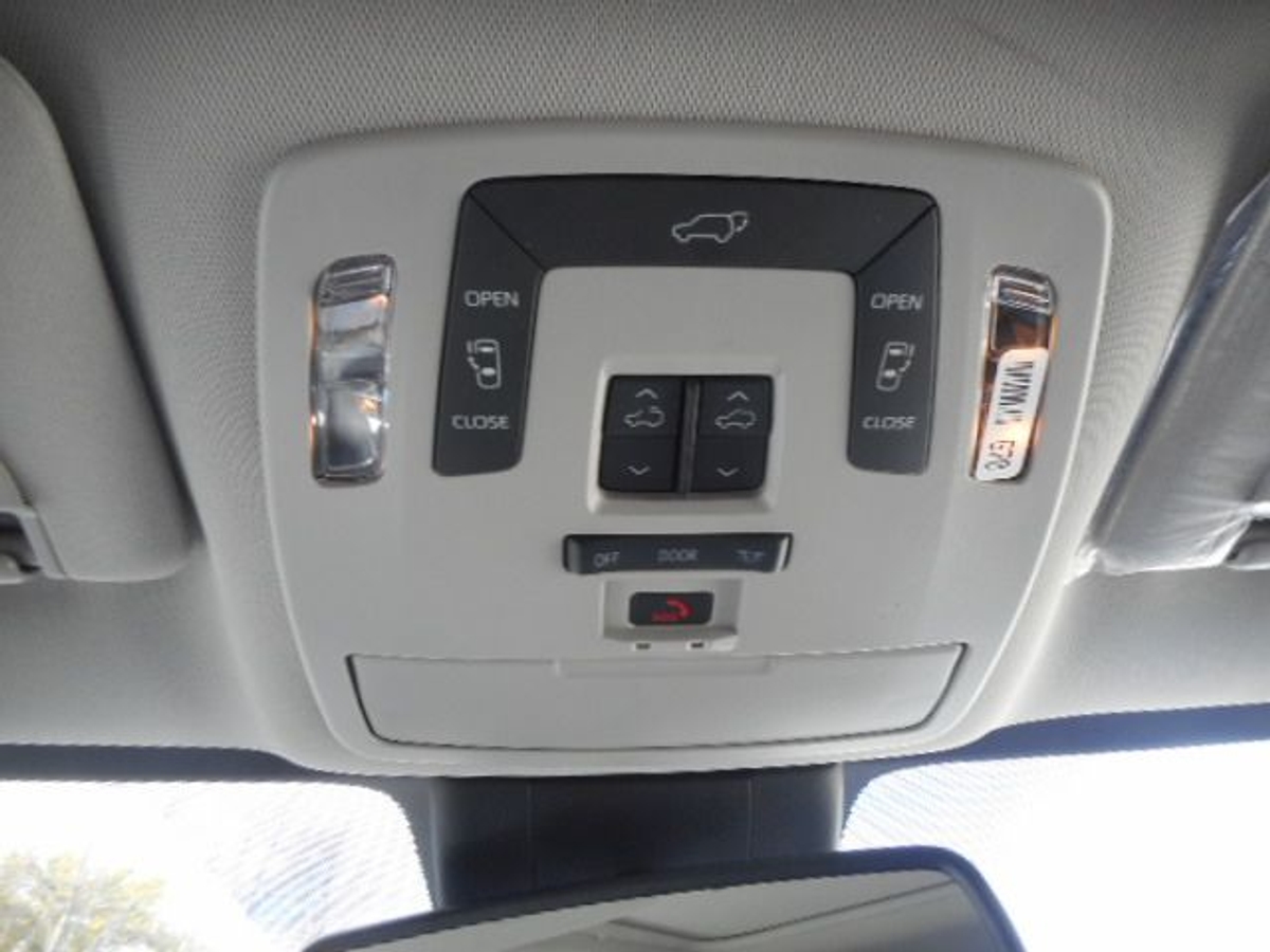 2025 TOYOTA SIENNA - Image 22