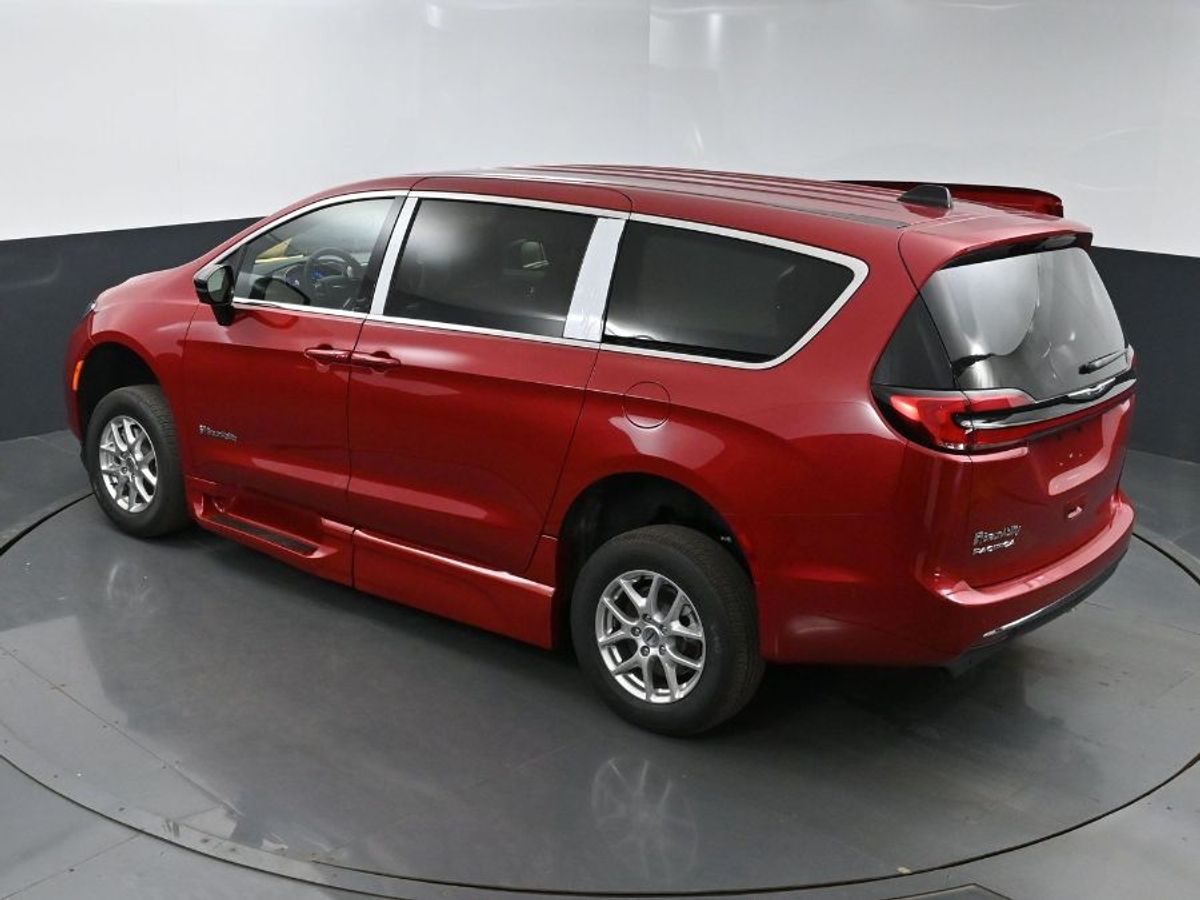 2025 CHRYSLER PACIFICA - Image 24