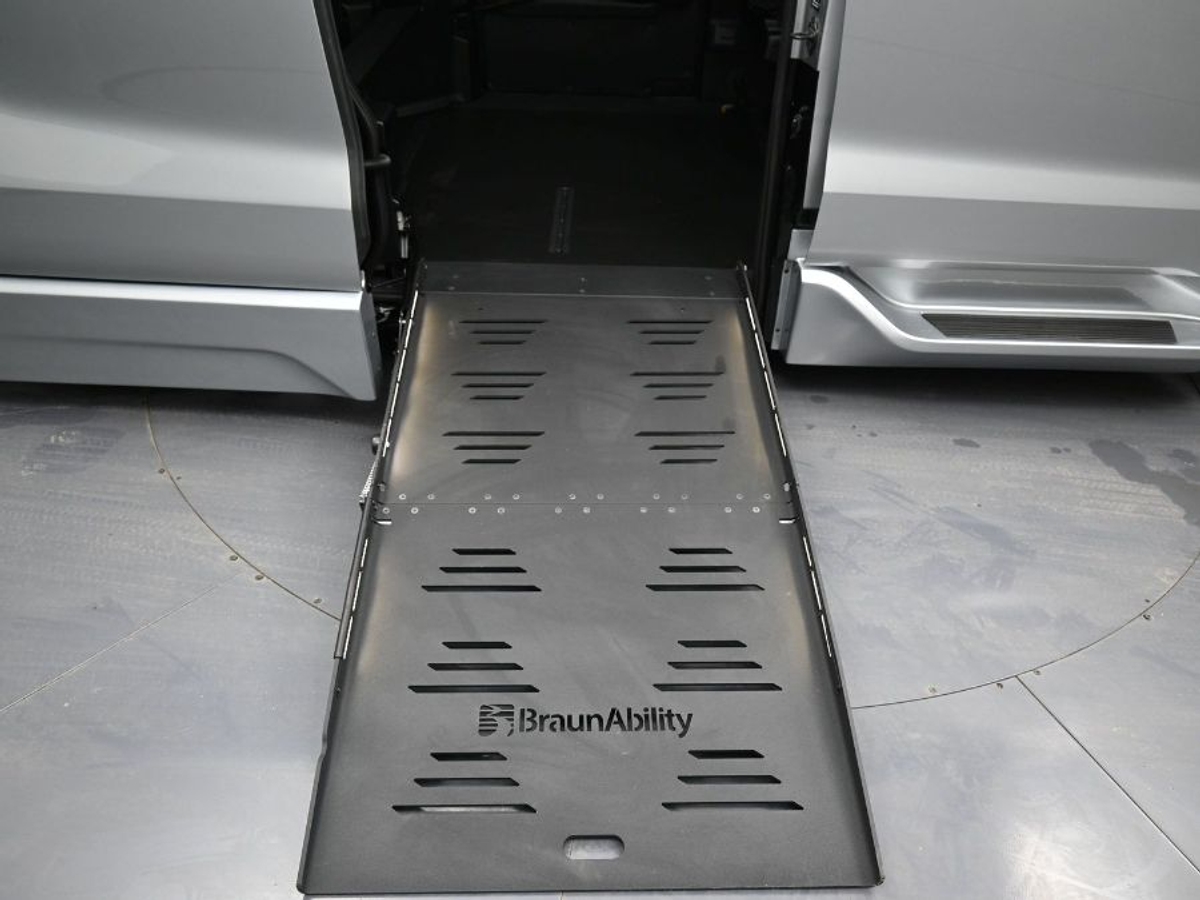 2025 TOYOTA SIENNA - Image 11