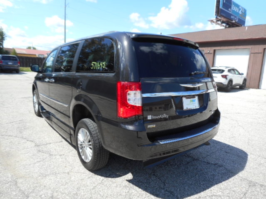 Mocha Java Pearl Chrysler Town and Country image number 9