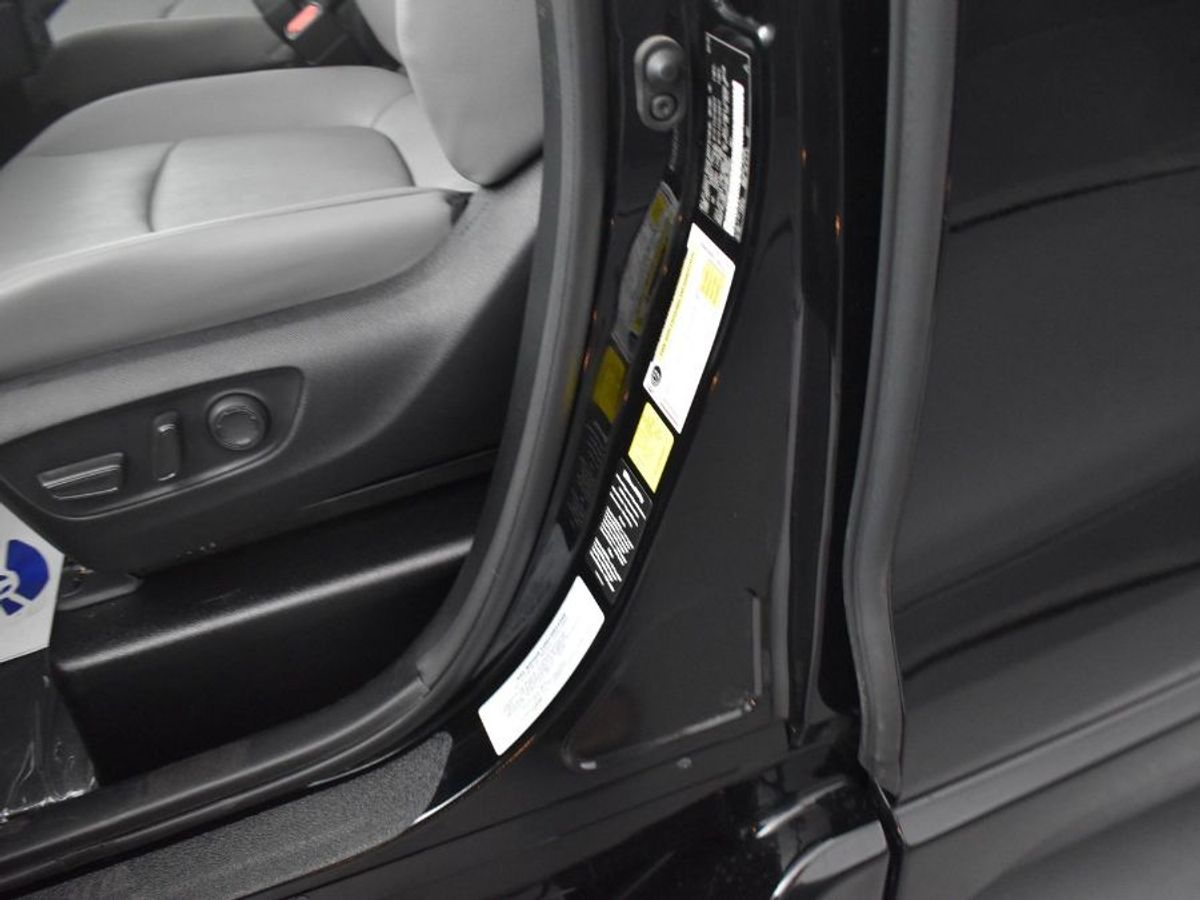 Black Toyota Sienna image number 16