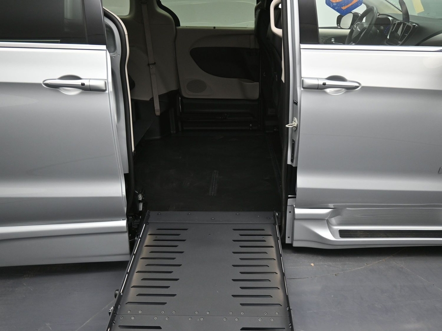 Used 2024 Chrysler Pacifica Touring L - BraunAbility Side Entry Entry Fold Out Automatic Ramp