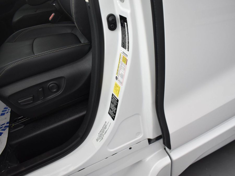 New 2025 Toyota Sienna Hybrid Platinum - BraunAbility Side Entry Entry In Floor Automatic Ramp