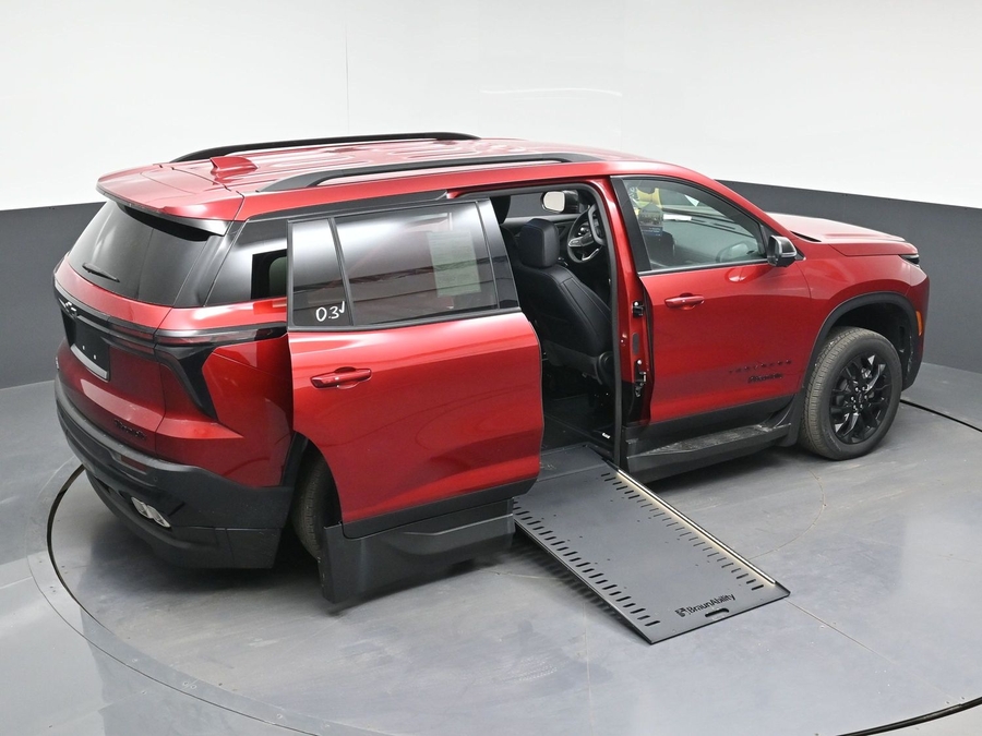 New 2026 Chevrolet Traverse 1LT Midnight - BraunAbility Side Entry In Floor Automatic Ramp