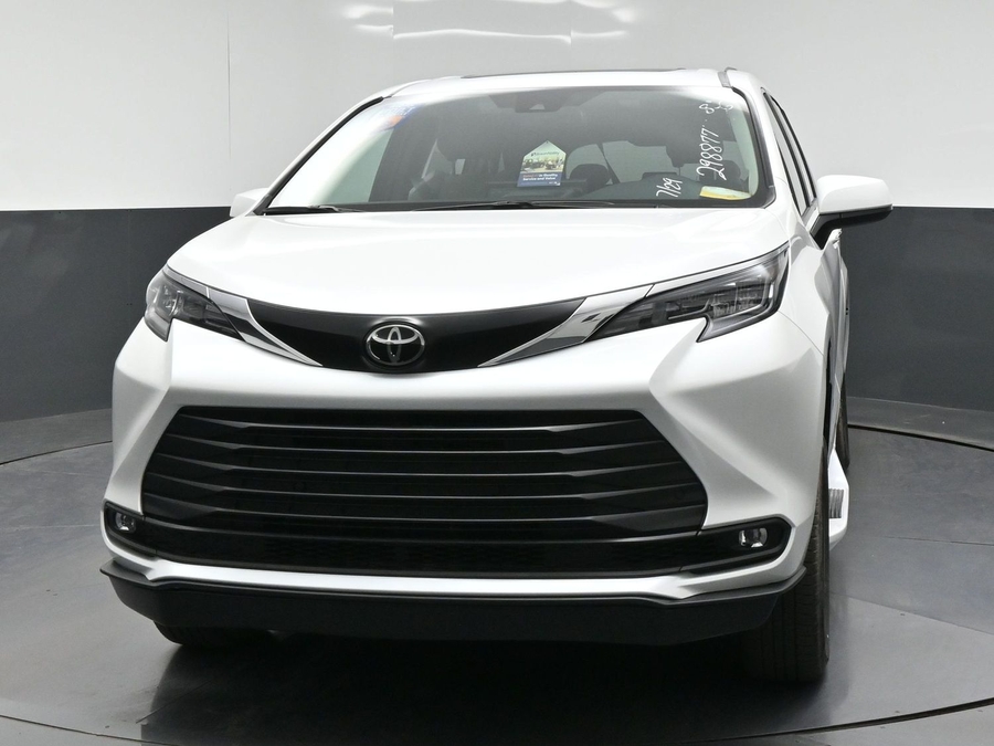 New 2026 Toyota Sienna Hybrid XLE Add - BraunAbility Side Entry In Floor Automatic Ramp