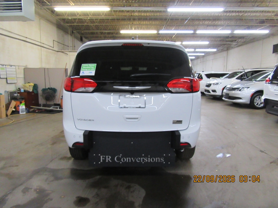 2026 Chrysler Voyager LX - Photo 13
