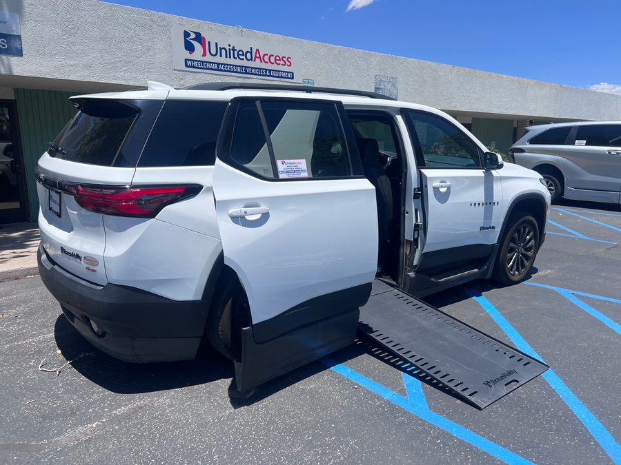 Used 2023 Chevrolet Traverse 2LT - BraunAbility Side Entry In Floor Automatic Ramp