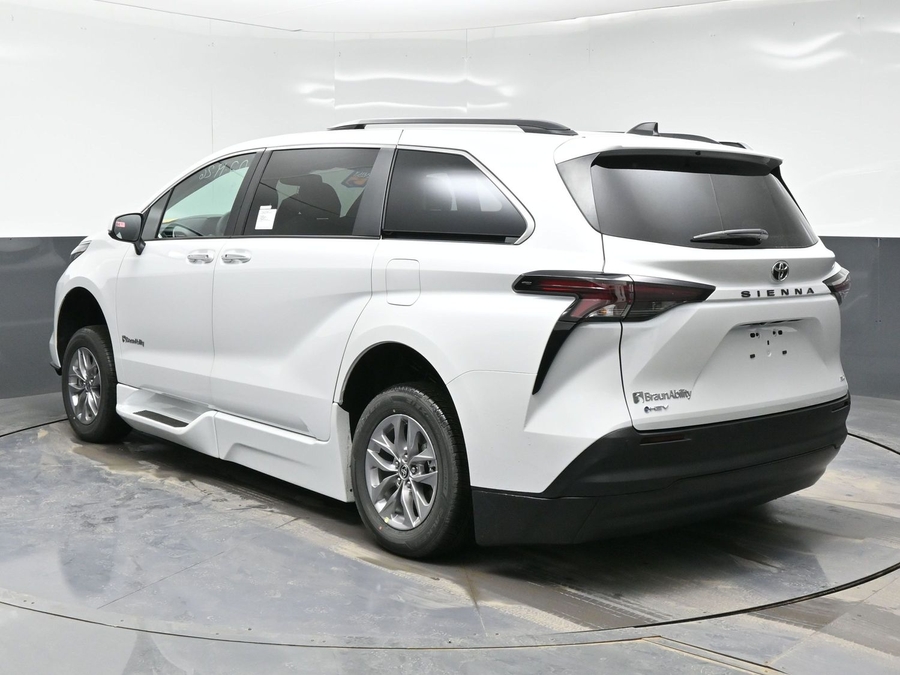 New 2026 Toyota Sienna Hybrid XLE Add - BraunAbility Side Entry Entry In Floor Automatic Ramp