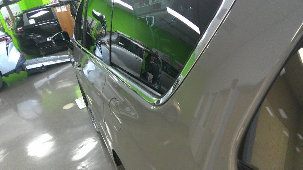 Grey Chrysler Pacifica image number 18