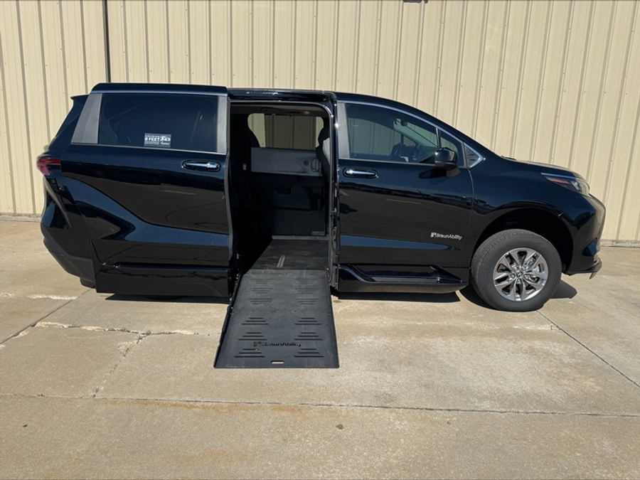 Used 2025 Toyota Sienna Hybrid XLE - BraunAbility Side Entry Entry Fold Out Automatic Ramp
