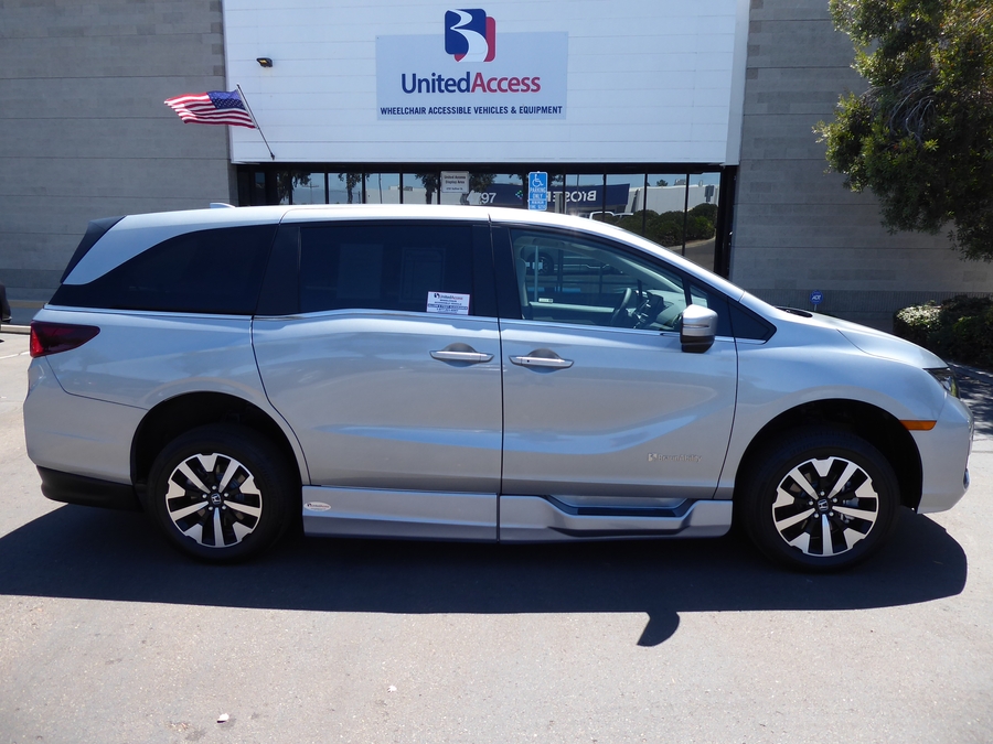 New 2026 Honda Odyssey EX-L - BraunAbility Side Entry In Floor Automatic Ramp
