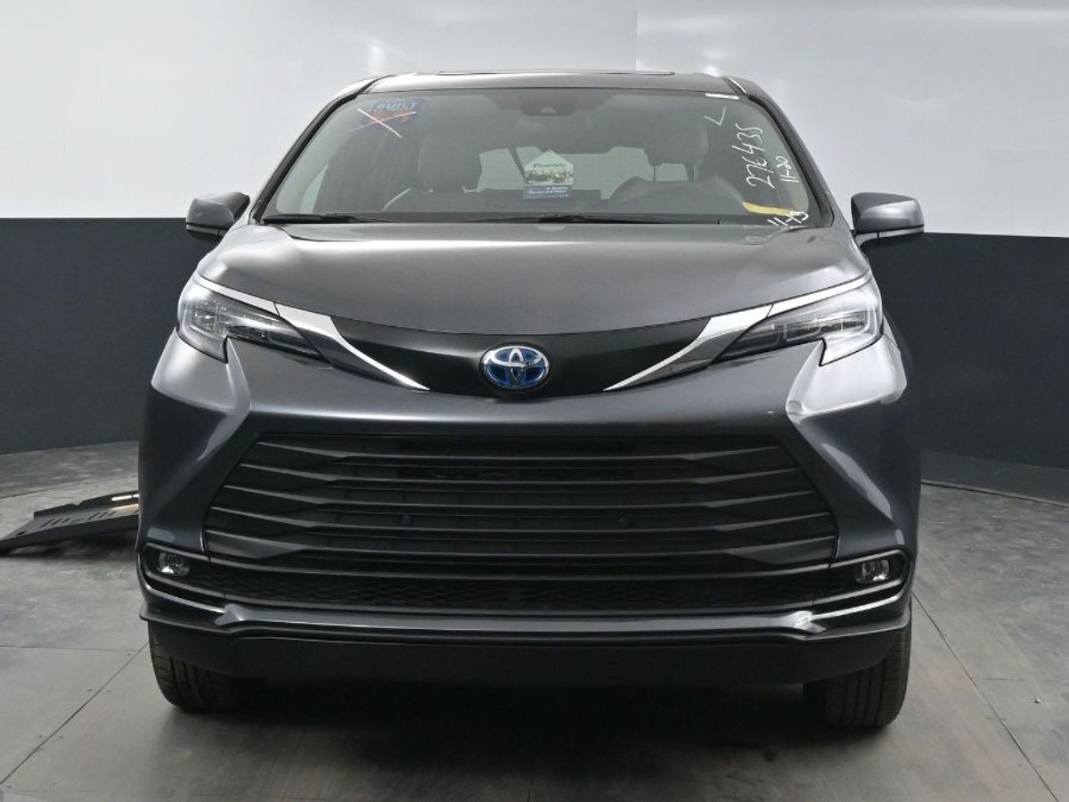 2025 TOYOTA SIENNA - Image 2