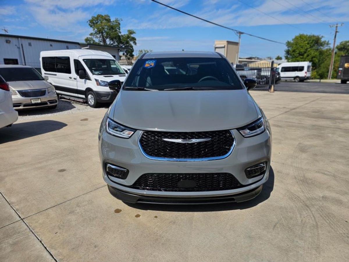 2025 CHRYSLER PACIFICA - Image 2