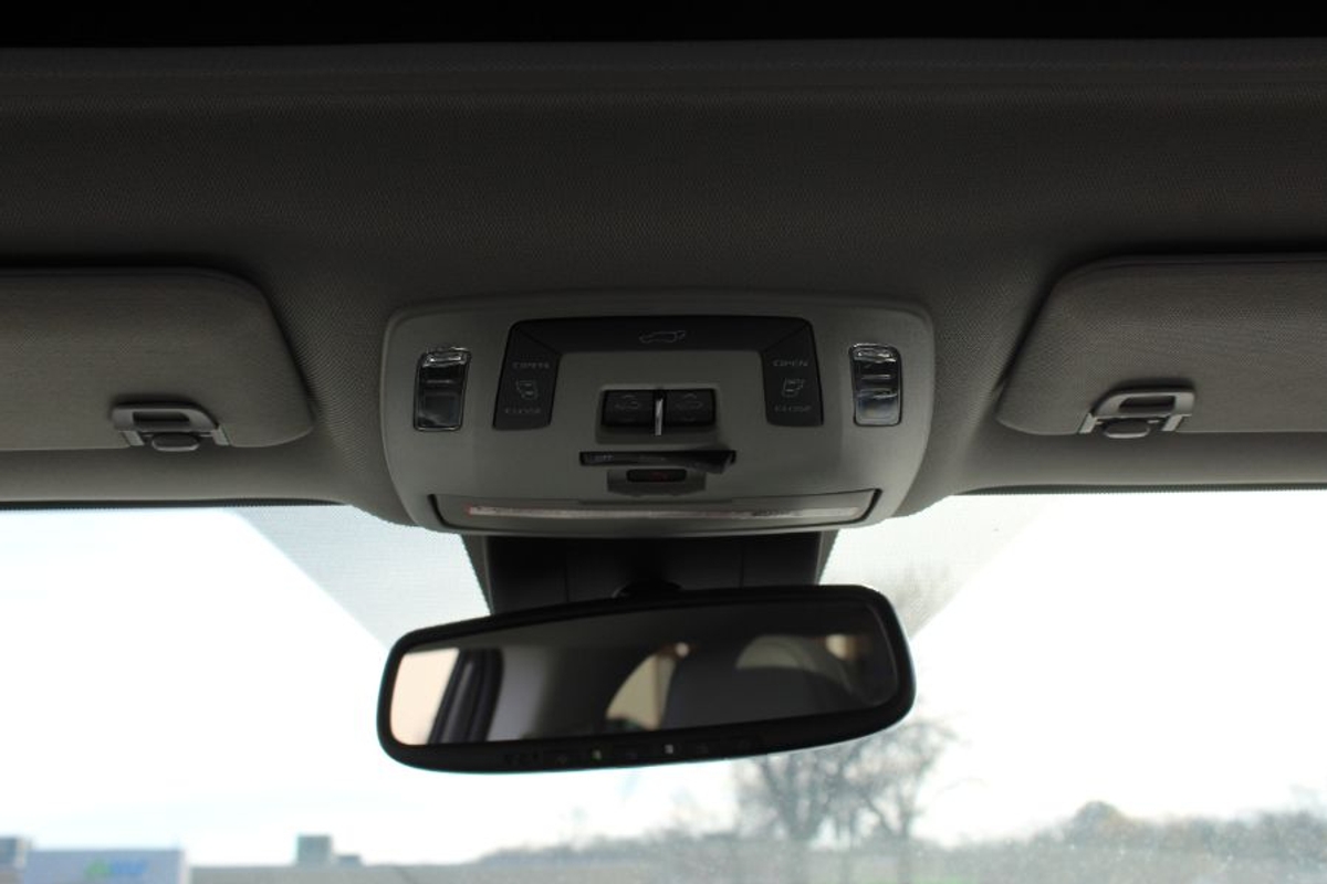 Black Toyota Sienna image number 16