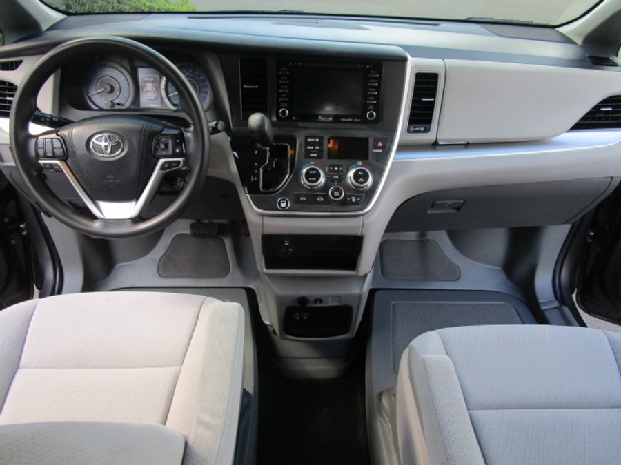 Used 2020 Toyota Sienna LE - BraunAbility Side Entry Entry Fold Out Automatic Ramp
