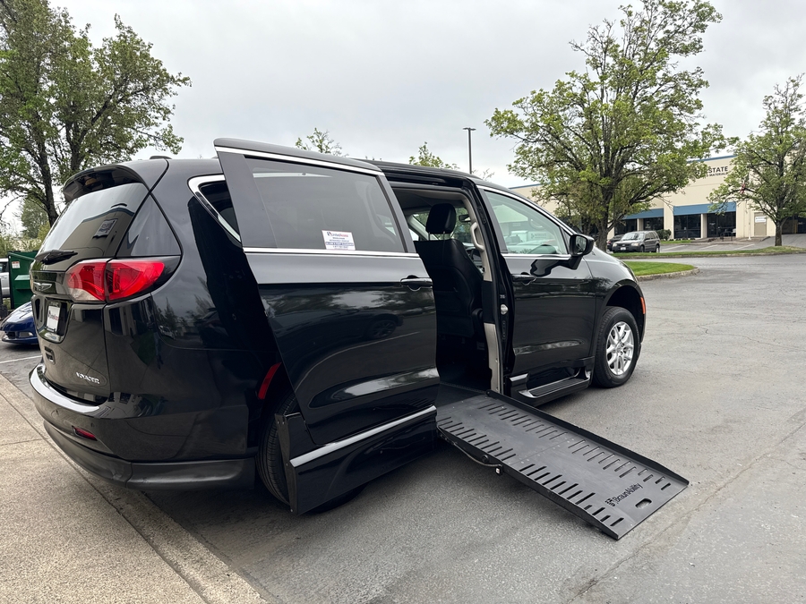 Used 2021 Chrysler Voyager LXi - BraunAbility Side Entry Entry Fold Out Automatic Ramp
