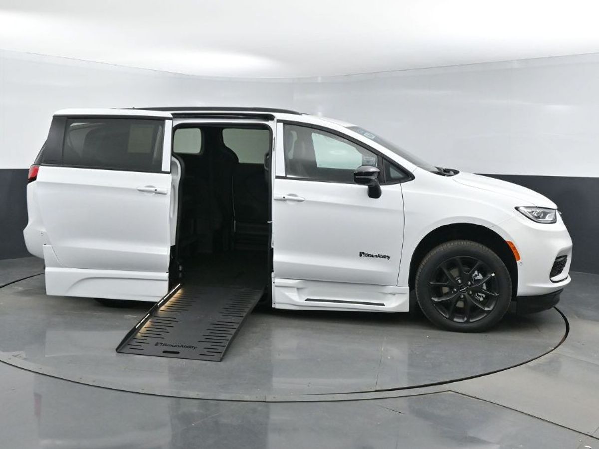 2024 Chrysler Pacifica