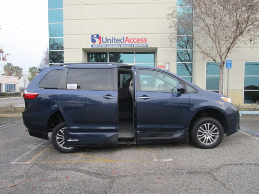 Used 2018 Toyota Sienna XLE Base - VMI Side Entry Entry In Floor Automatic Ramp