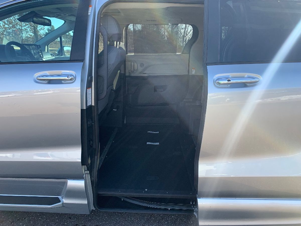 2024 TOYOTA SIENNA - Image 4