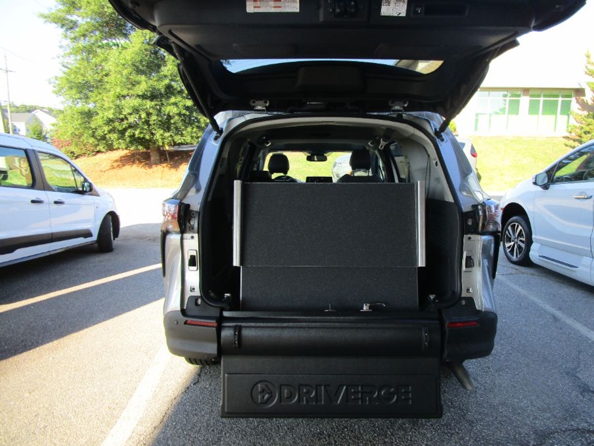 2023 TOYOTA SIENNA - Image 7