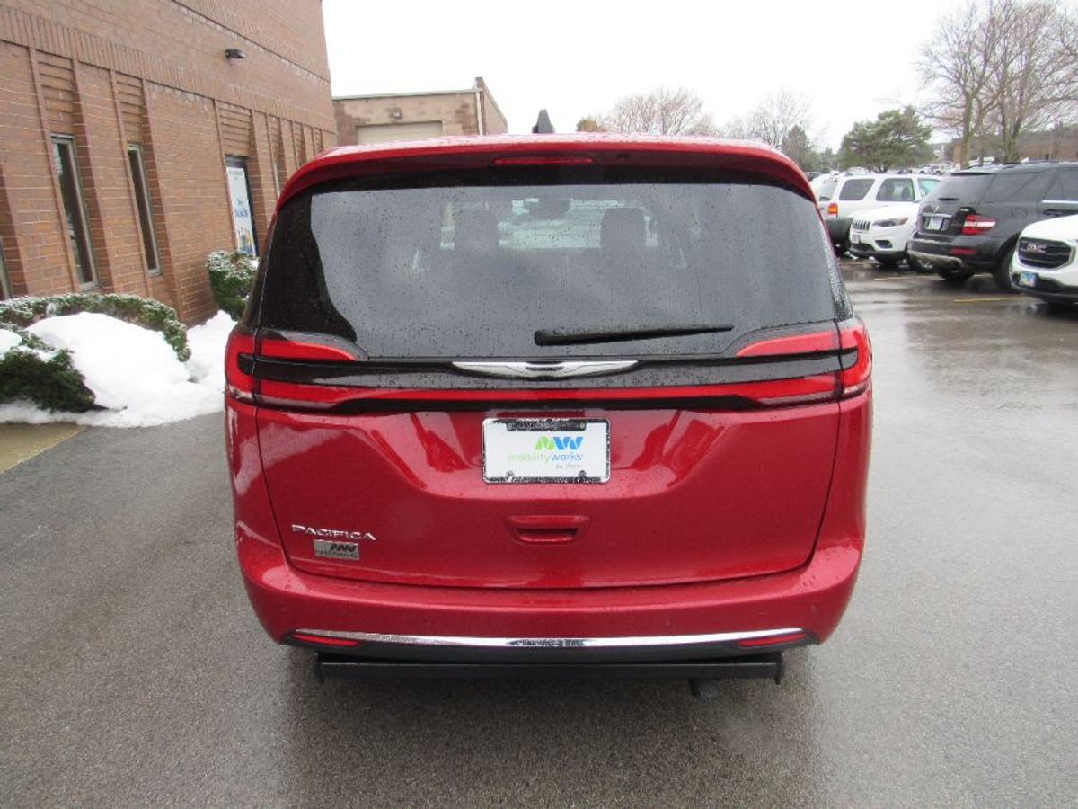 2024 CHRYSLER PACIFICA - Image 11