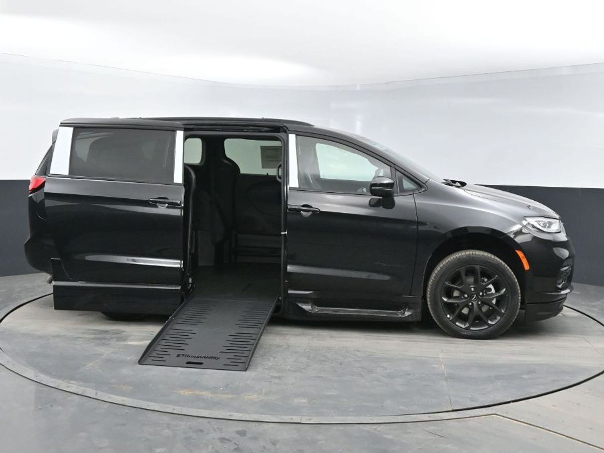 Black Chrysler Pacifica with Side Entry Automatic Fold Out ramp