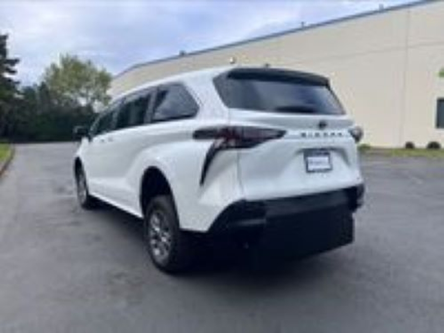 New 2026 Toyota Sienna Hybrid LE - Vantage Mobility Rear Entry Entry Fold Out Manual Ramp
