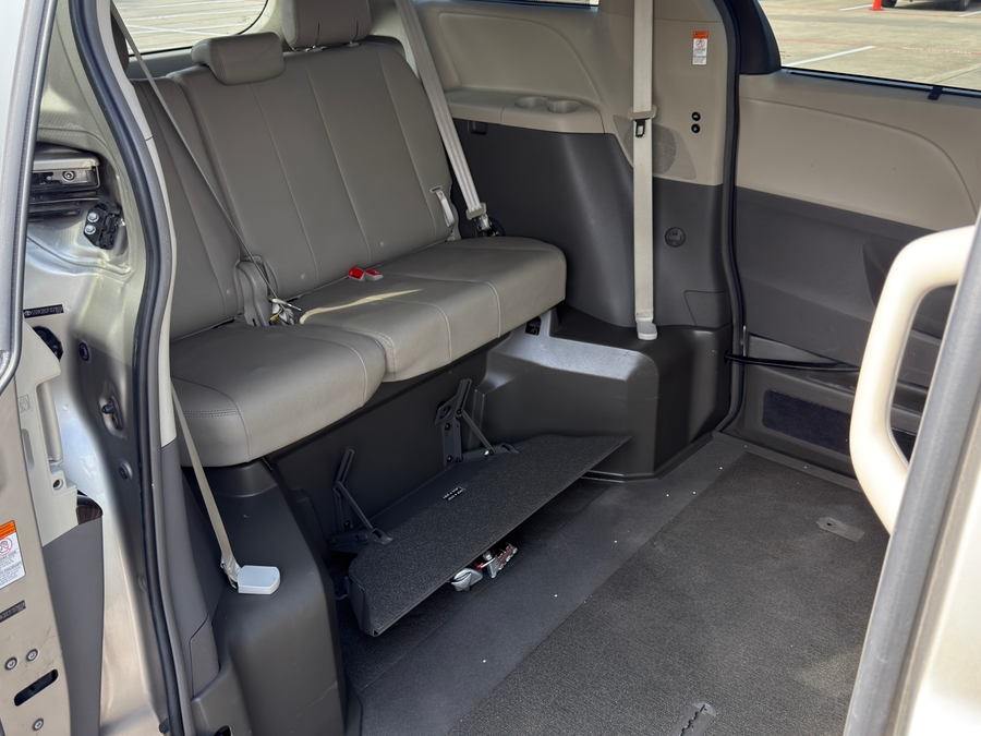 Used 2015 Toyota Sienna XLE - VMI Side Entry Entry In Floor Automatic Ramp