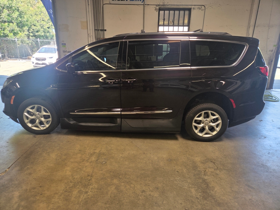 Used 2017 Chrysler Pacifica Touring L - VMI Side Entry In Floor Automatic Ramp