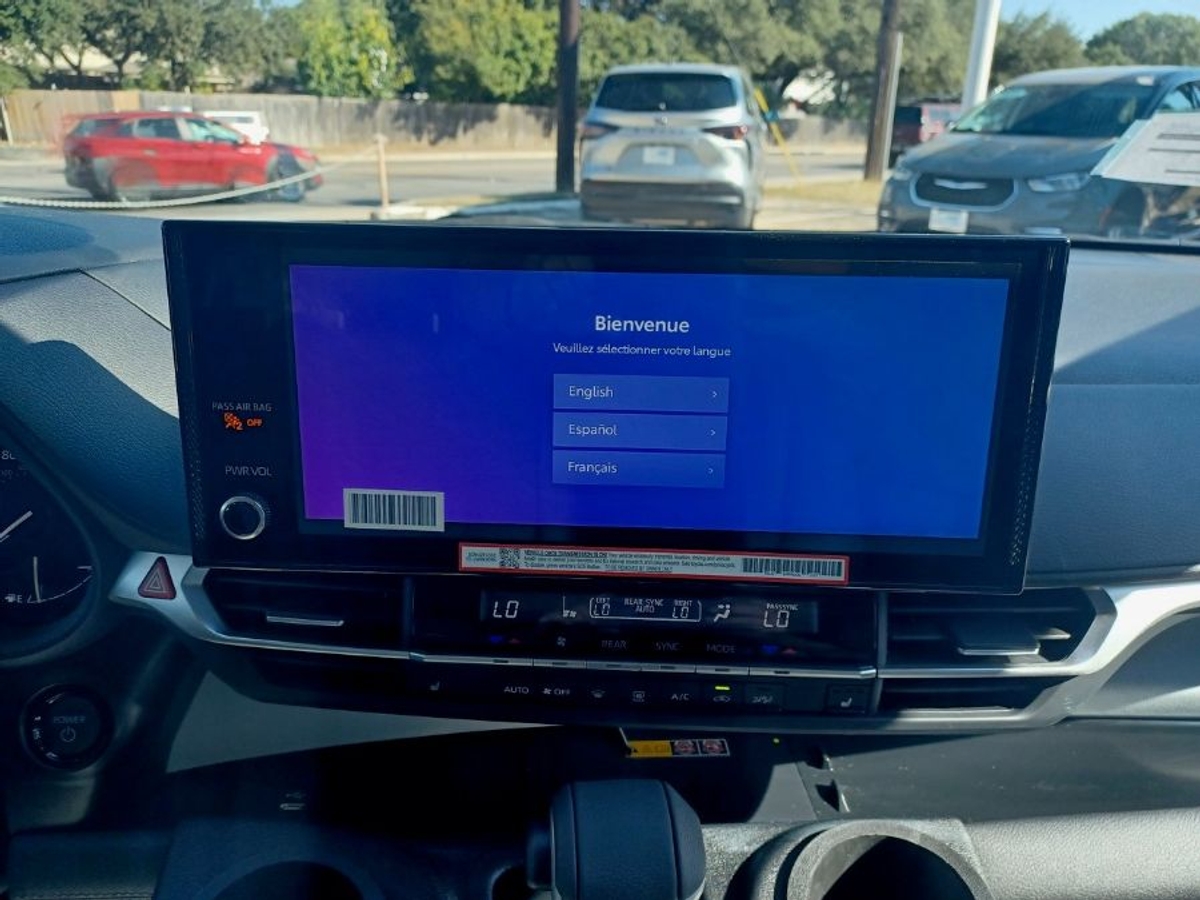 2025 TOYOTA SIENNA - Image 11