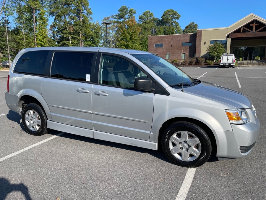Silver Dodge Grand Caravan image number 1