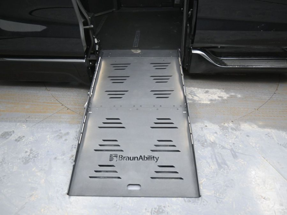 Black Toyota Sienna image number 13