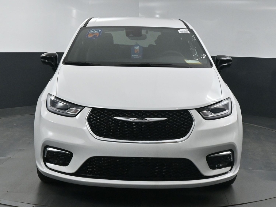 New 2025 Chrysler Pacifica Select Safety - BraunAbility Rear Entry Entry Fold Out Manual Ramp