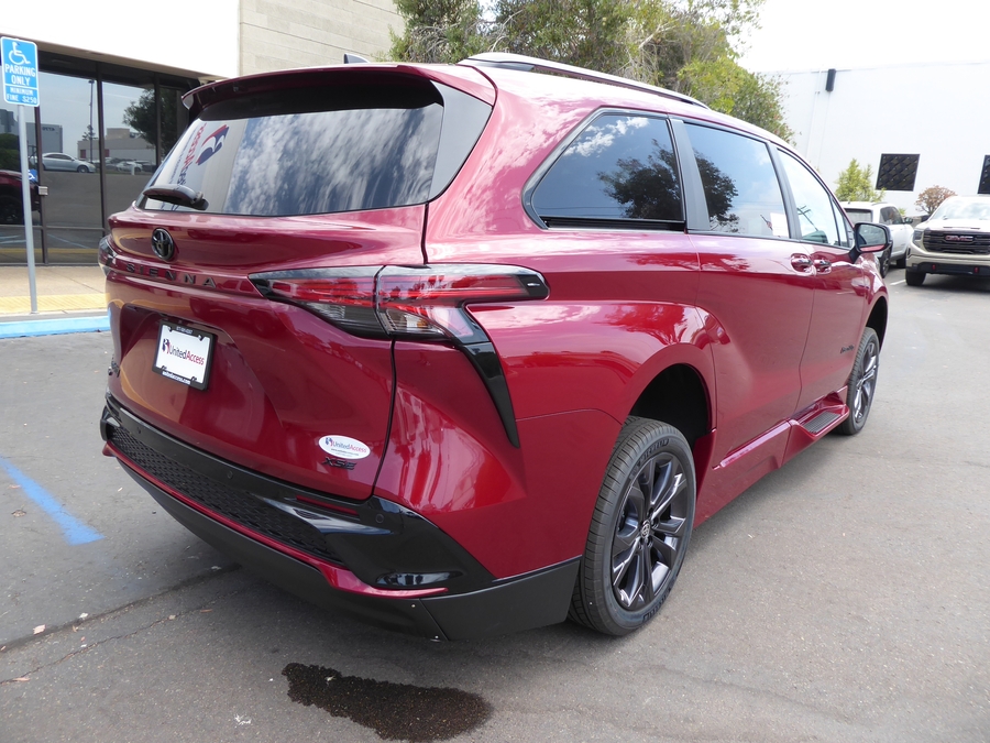 New 2026 Toyota Sienna Hybrid XSE Sport - BraunAbility Side Entry Fold Out Automatic Ramp