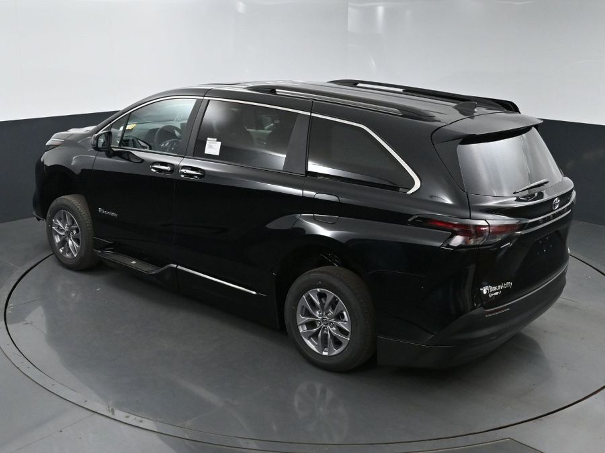 2025 TOYOTA SIENNA - Image 25