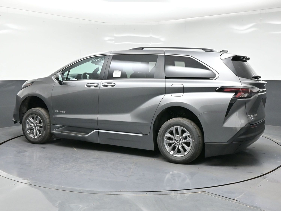 New 2026 Toyota Sienna Hybrid XLE Add - BraunAbility Side Entry Fold Out Automatic Ramp